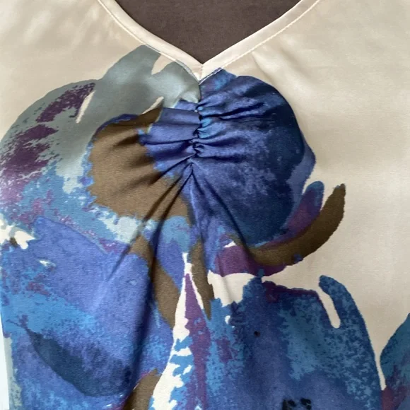 Banana Republic Floral Sleeveless Top - Blue/Purple and Sand. Size 4 - Picture 3 of 14